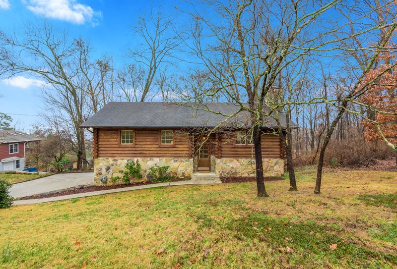 2906 NE Brabson Dr, Knoxville, TN 37918