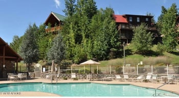 2906 Quiet Oak Way, Pigeon Forge, TN 37863