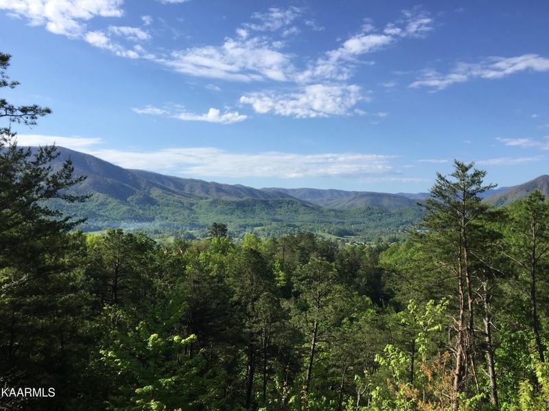 2907 Indigo Ln, Sevierville, TN 37862