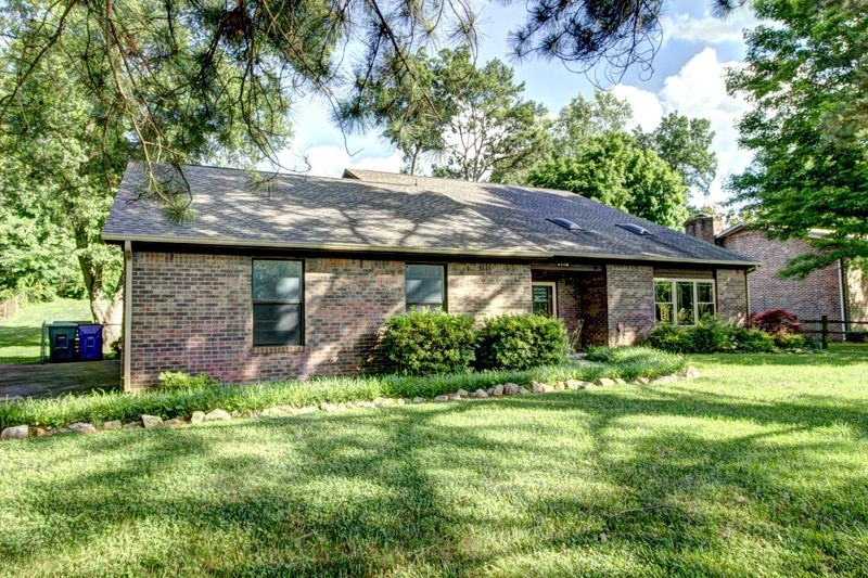 2908 Broadmeade Dr, Powell, TN 37849