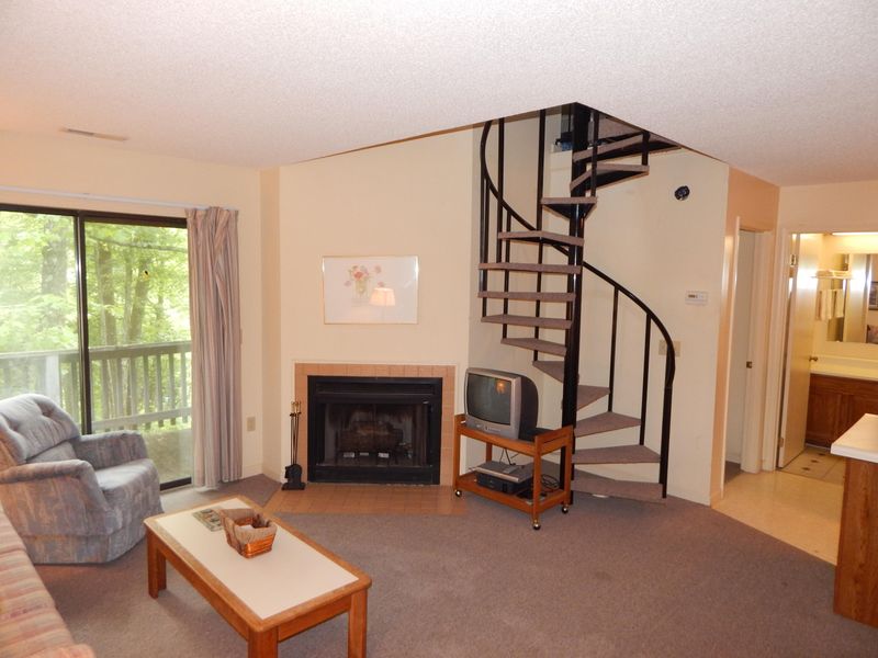 291 Moytoy Rd #202, Crab Orchard, TN 37723
