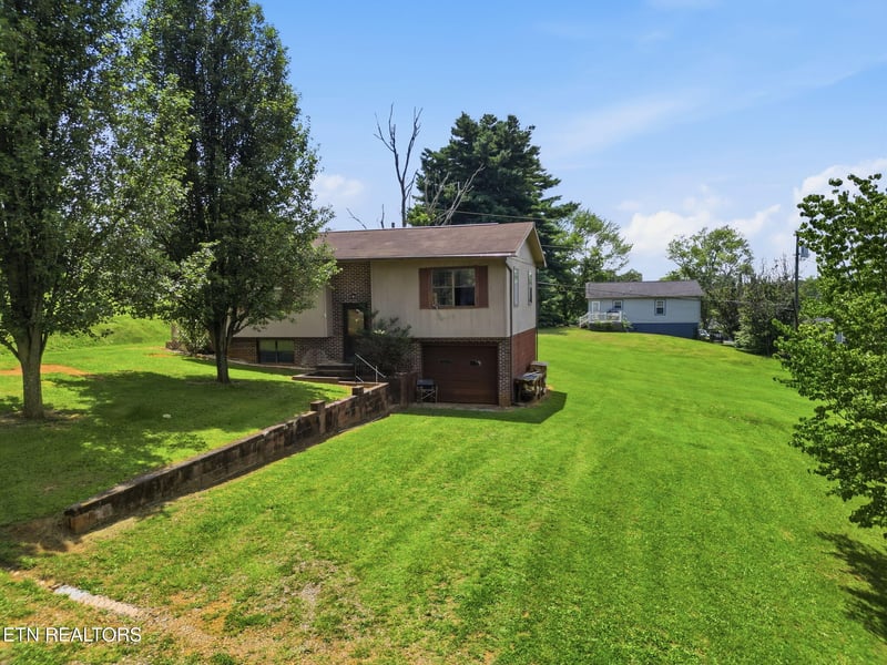 291 Overhill Dr, Sweetwater, TN 37874