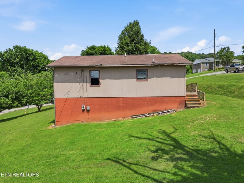 291 Overhill Dr, Sweetwater, TN 37874