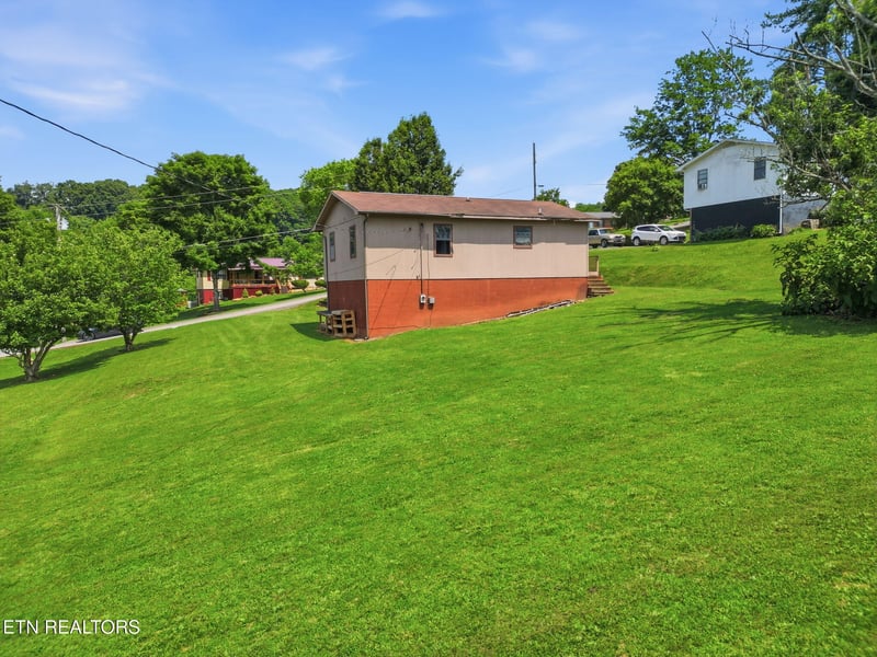 291 Overhill Dr, Sweetwater, TN 37874