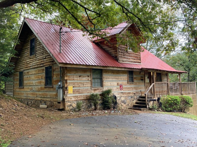 2910 Easy St, Sevierville, TN 37862
