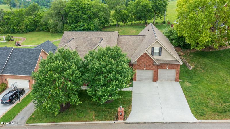 2910 Innisbrook Dr, Maryville, TN 37801