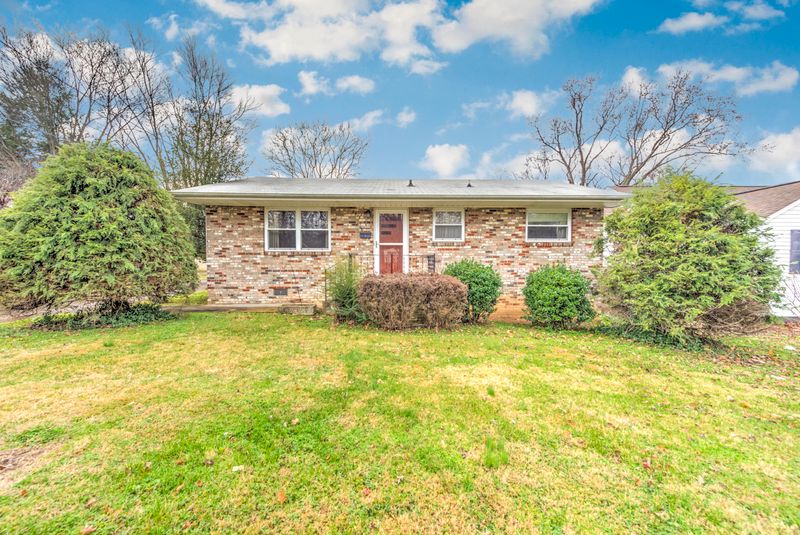 2911 Clearview St, Knoxville, TN 37917