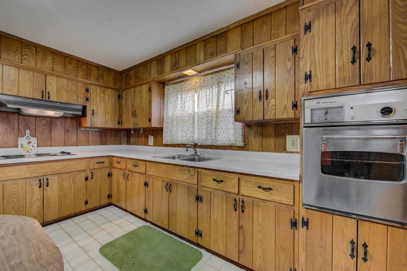 2911 Clearview St, Knoxville, TN 37917
