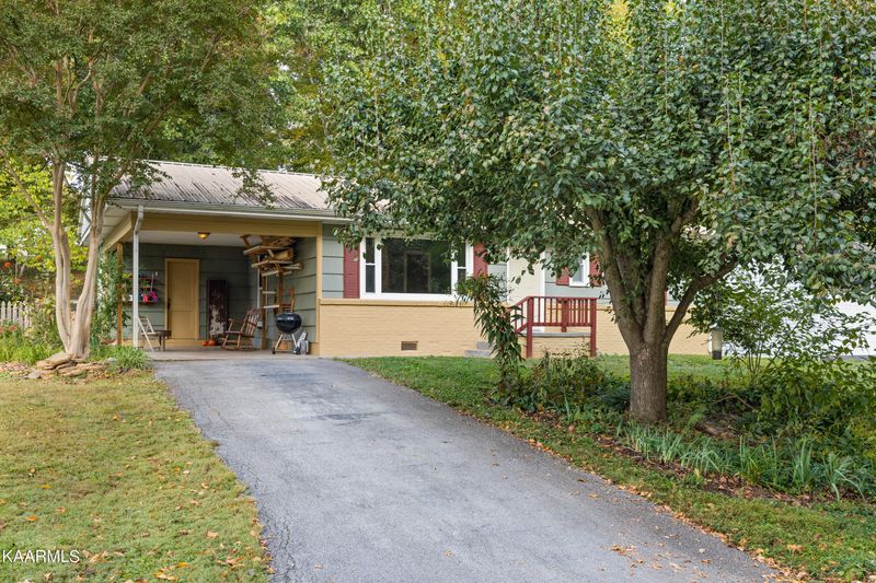 2911 Davis St, Knoxville, TN 37920