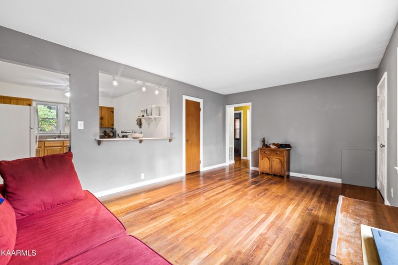 2911 Davis St, Knoxville, TN 37920