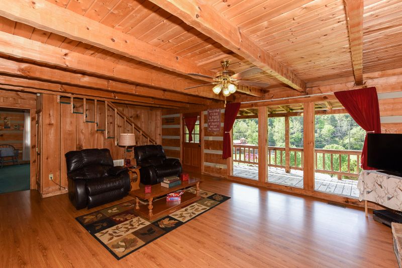2911 Mcmahan Sawmill Rd, Pigeon Forge, TN 37862