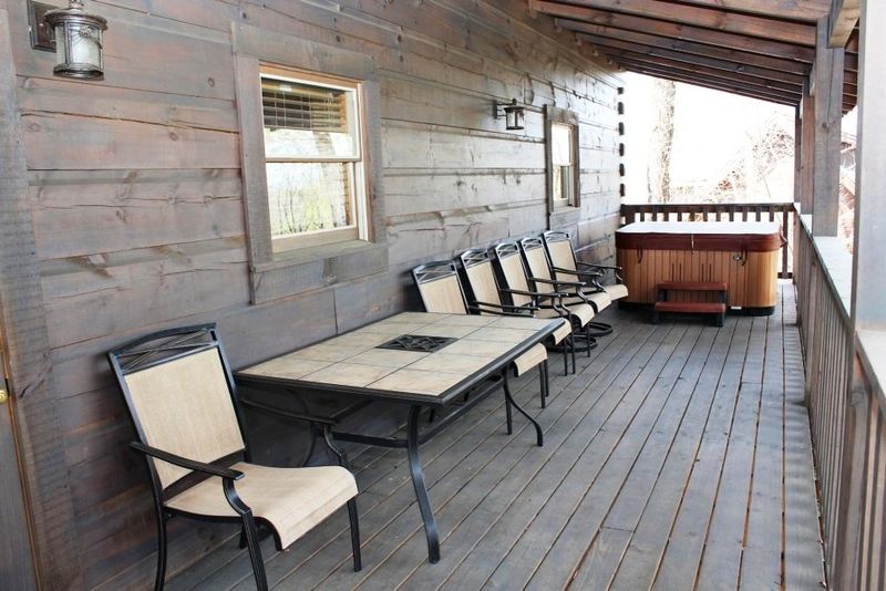 2911 Quiet Oak Way, Pigeon Forge, TN 37863