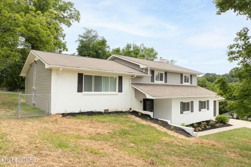 2911 Walmar Dr, Knoxville, TN 37920