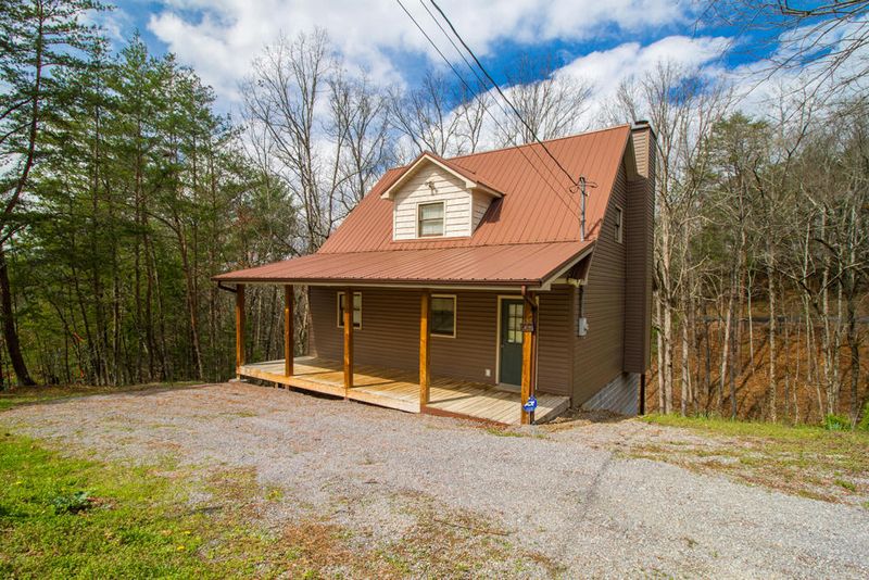 2912 Pine Haven Dr, Pigeon Forge, TN 37862