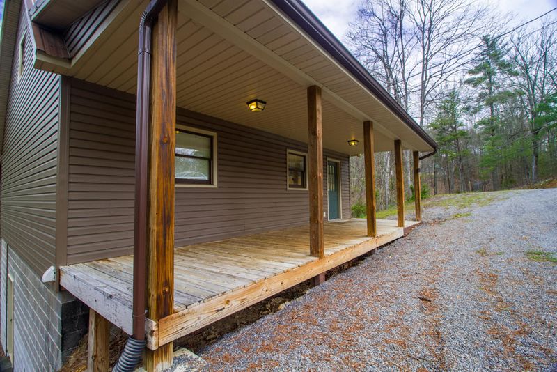 2912 Pine Haven Dr, Pigeon Forge, TN 37862