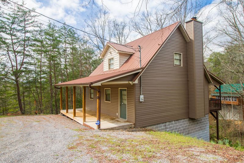 2912 Pine Haven Dr, Pigeon Forge, TN 37862