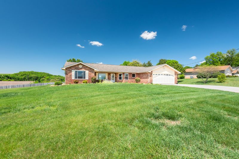 2913 Oak Top Ct, Kodak, TN 37764