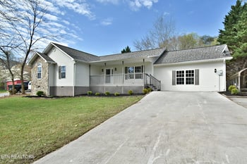 2913 Village Ln, Sevierville, TN 37862
