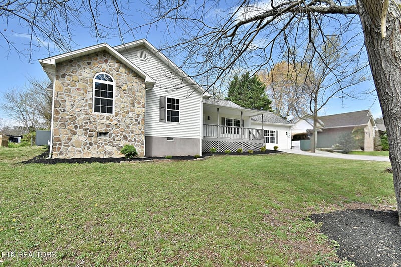 2913 Village Ln, Sevierville, TN 37862