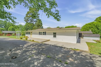 2914 Knox Ln, Knoxville, TN 37917