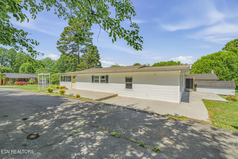2914 Knox Ln, Knoxville, TN 37917