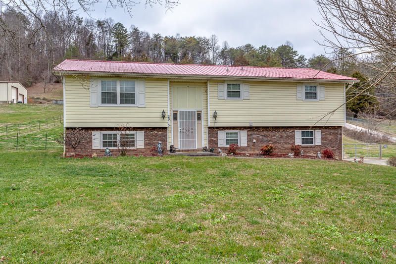 2915 E Raccoon Valley Dr, Heiskell, TN 37754