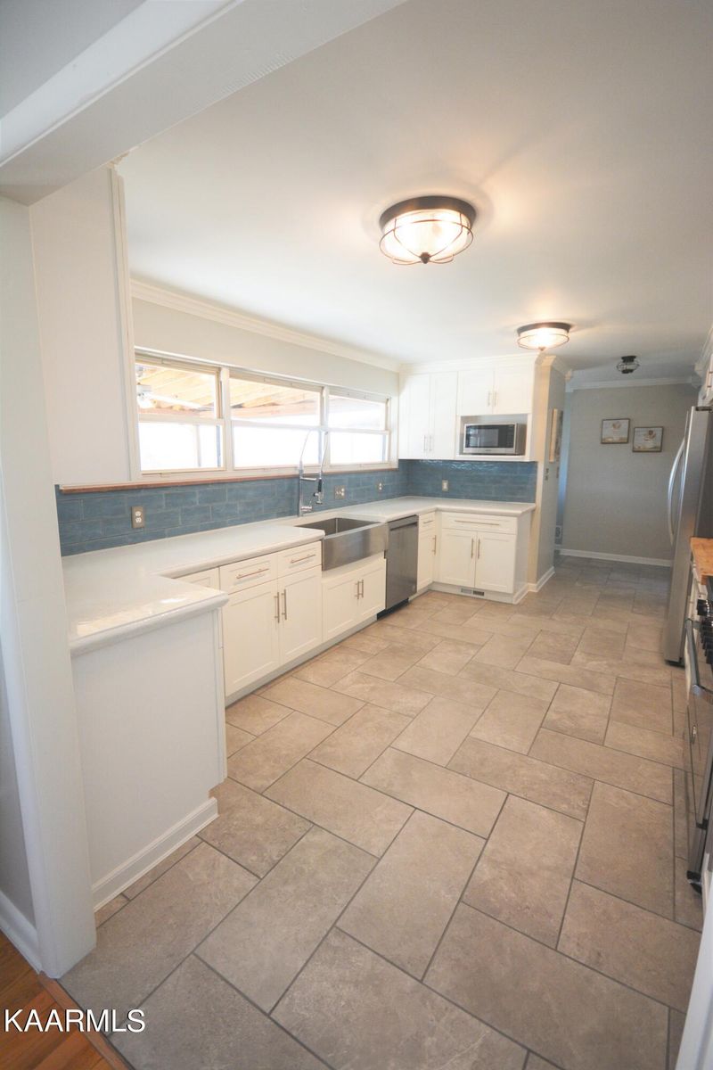 2915 Milford Ave, Alcoa, TN 37701