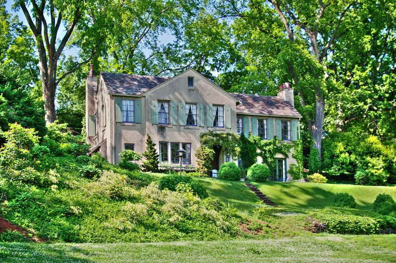2916 Kingston Pike, Knoxville, TN 37919