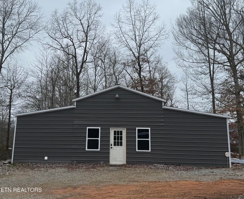 2916 Samples Rd, Louisville, TN 37777