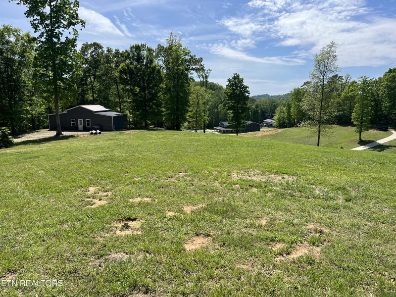 2916 Samples Rd, Louisville, TN 37777