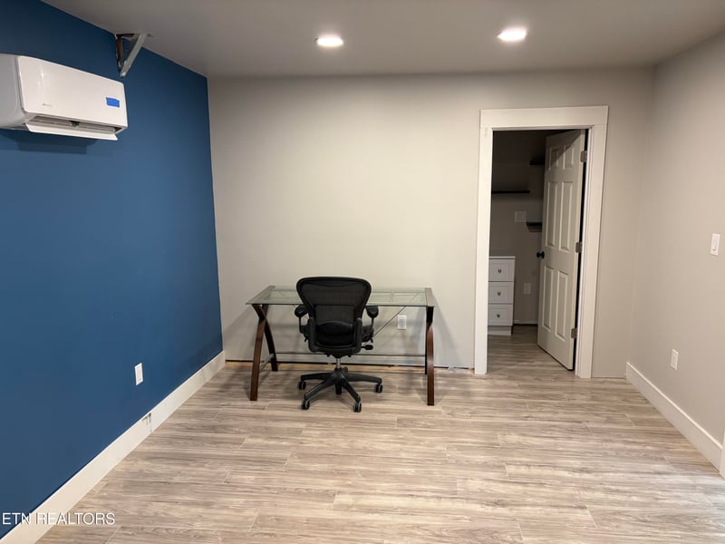 2916 Samples Rd, Louisville, TN 37777