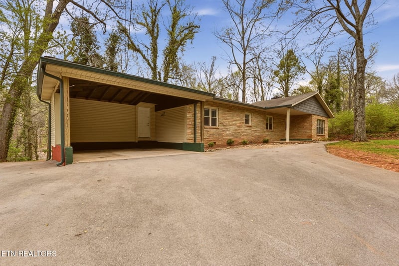 2917 Barber Hill Ln, Knoxville, TN 37920