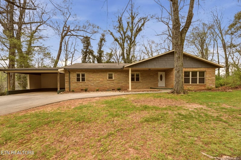 2917 Barber Hill Ln, Knoxville, TN 37920