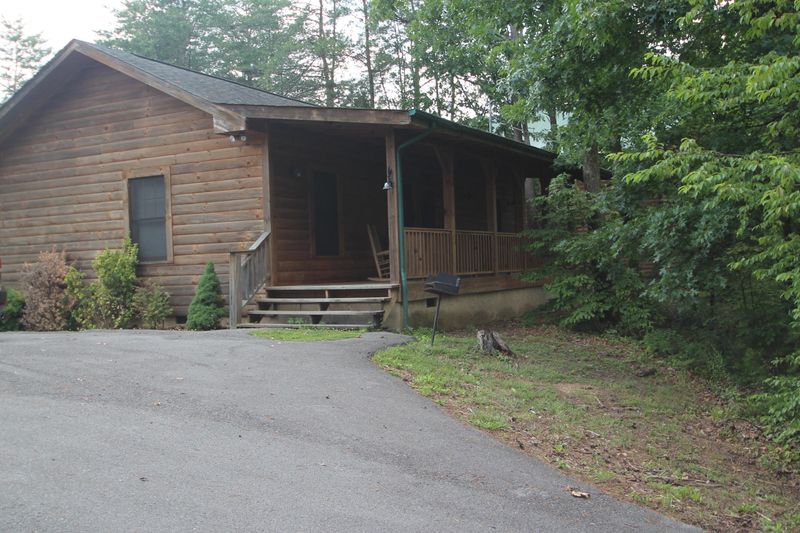 2917 Barnes Dr, Sevierville, TN 37862