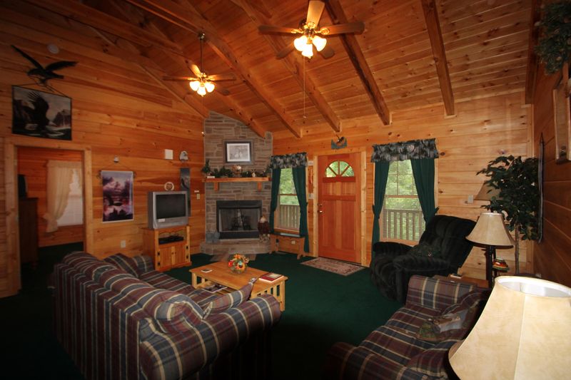 2917 Barnes Dr, Sevierville, TN 37862
