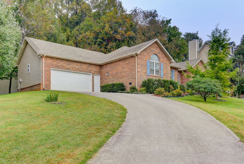 2917 Split Oak Dr, Knoxville, TN 37920