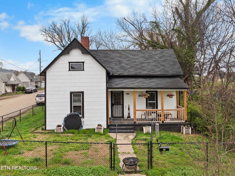 2918 Johnston St, Knoxville, TN 37921