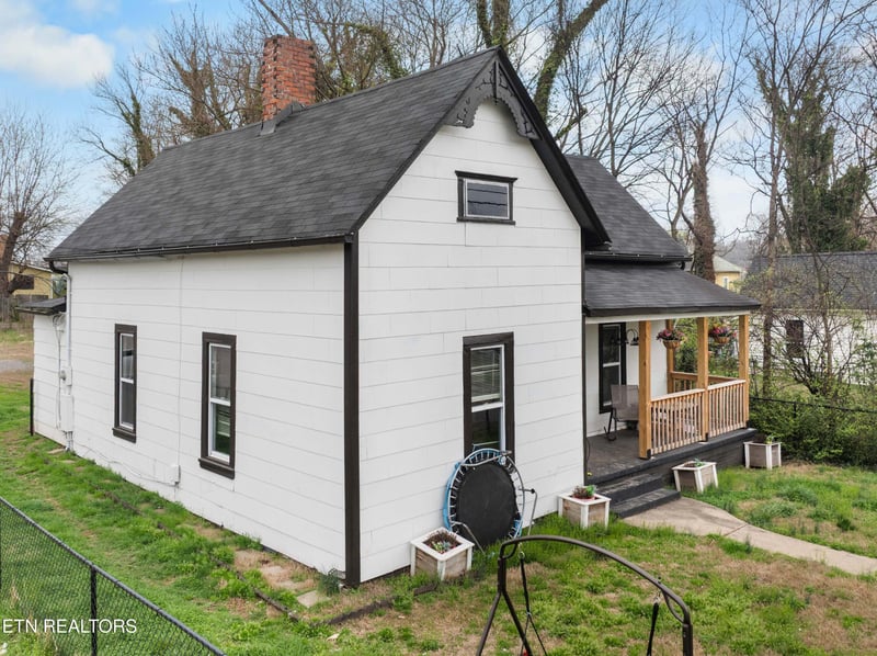 2918 Johnston St, Knoxville, TN 37921