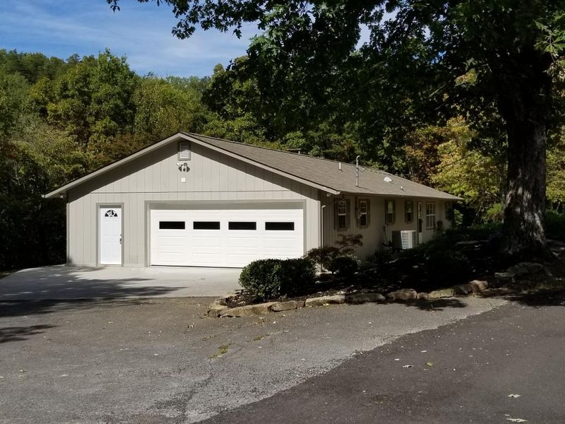 2919 Crestview Ct, Sevierville, TN 37862
