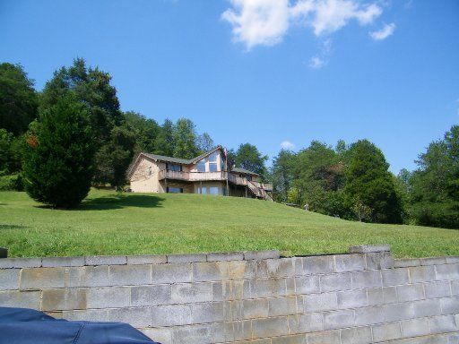 2919 Raccoon Valley Dr, Heiskell, TN 37754