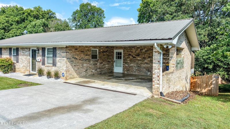 2919 W Woodbine Dr, Maryville, TN 37803