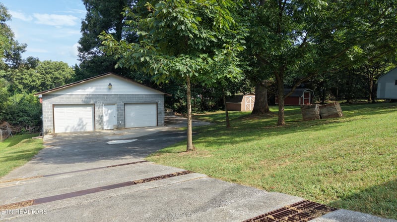 2919 W Woodbine Dr, Maryville, TN 37803