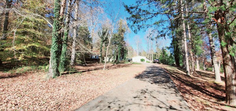 292 Center Valley Rd, Clinton, TN 37716