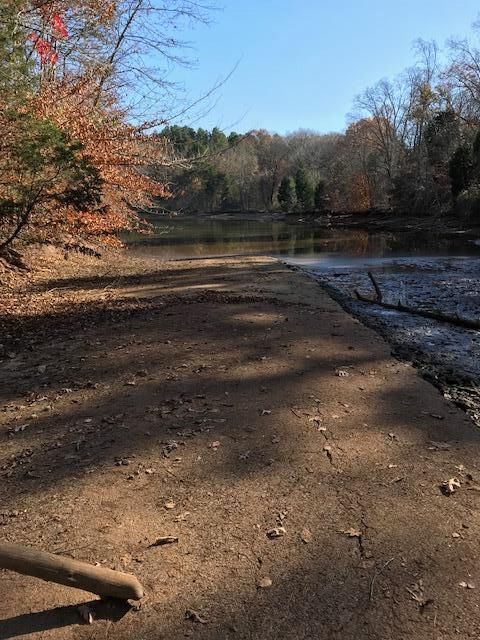 2920 E Bat Creek Rd, Vonore, TN 37885