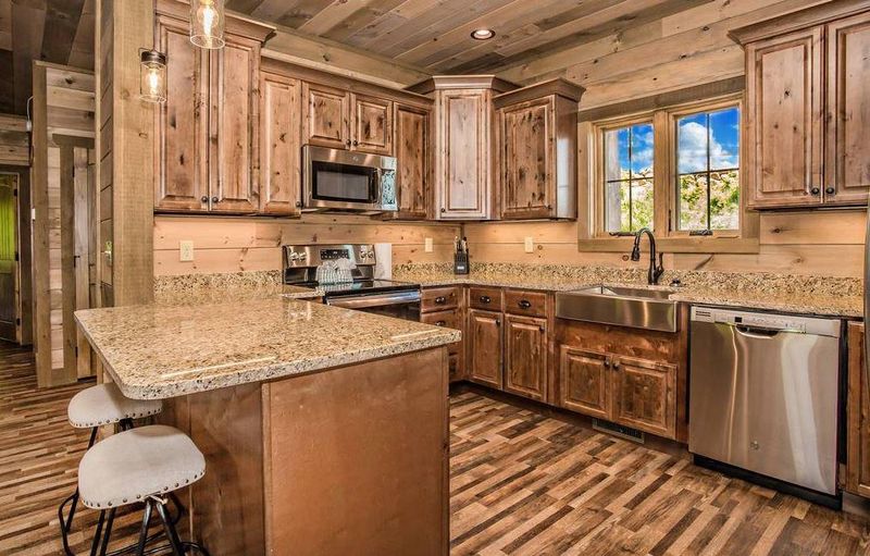 2920 Misty Bluff Tr, Sevierville, TN 37862