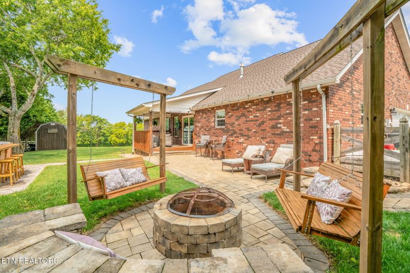 2920 Silver Brook Ln, Maryville, TN 37803