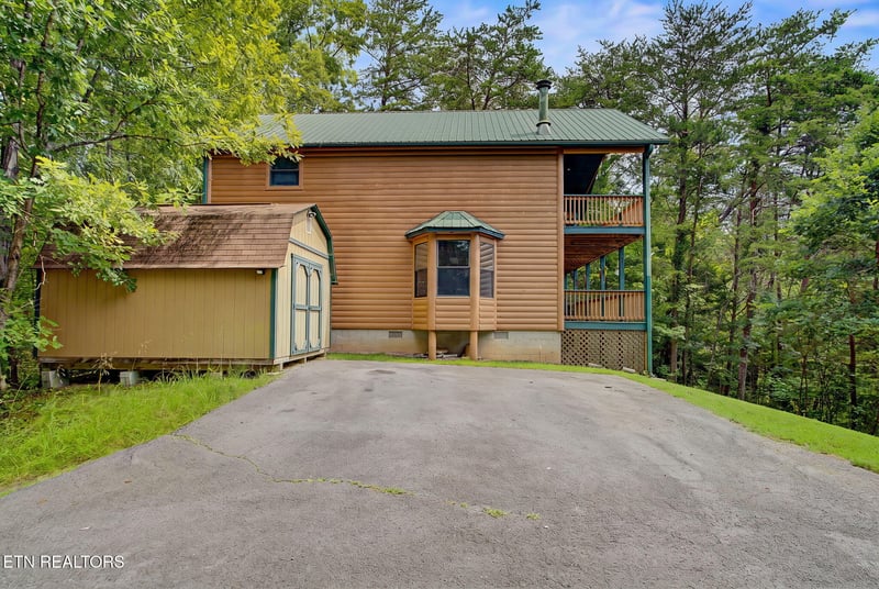 2921 Barnes Dr, Sevierville, TN 37862