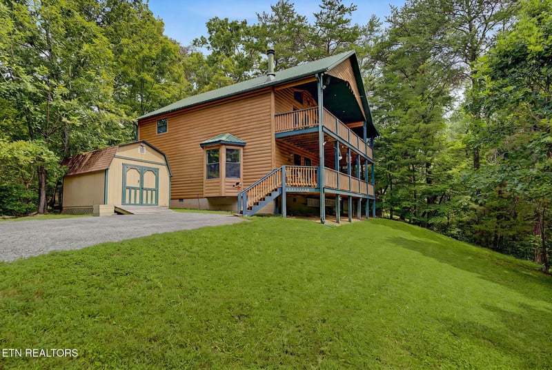 2921 Barnes Dr, Sevierville, TN 37862