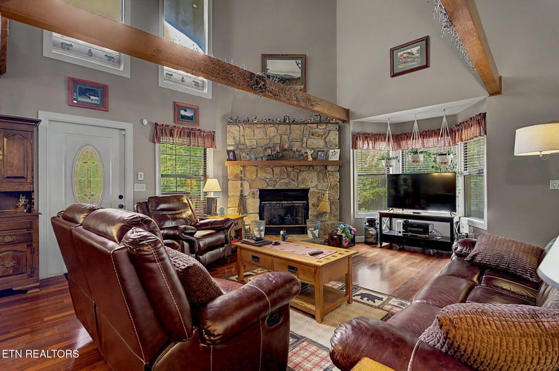 2921 Barnes Dr, Sevierville, TN 37862