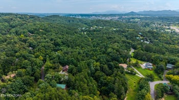 2921 Barnes Dr, Sevierville, TN 37862